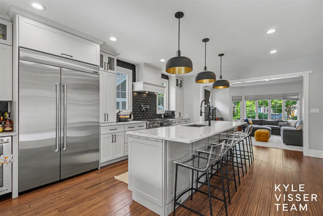Photo 4 of Single family home for sale at 560 Laurel Ave, Grand Rapids, MI 49506 | MLS# 70562880 | Listing updated on 2026-10-07