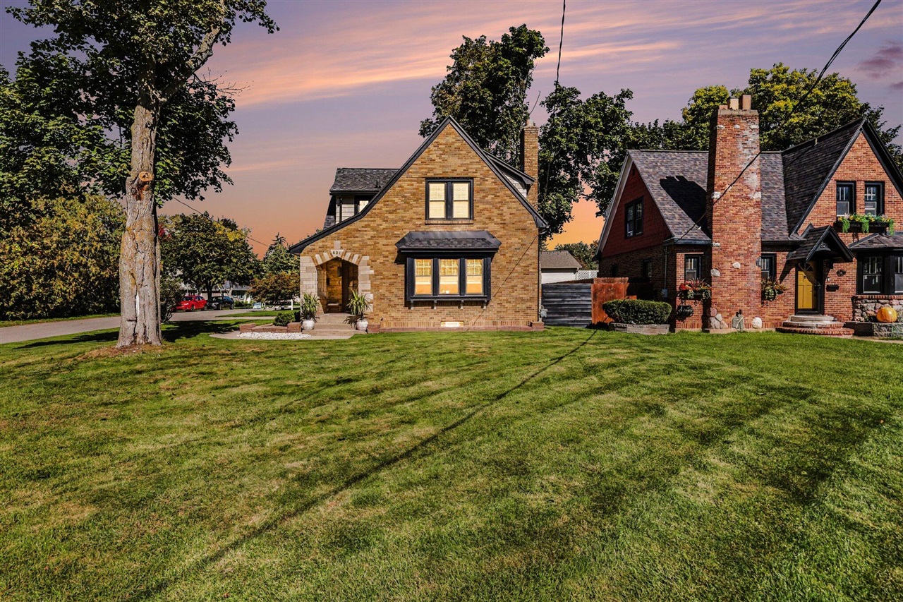 Photo 1 of Single family home for sale at 601 3 Mile Rd, Grand Rapids, MI 49505 | MLS# 70563011 | Listing updated on 2026-10-08