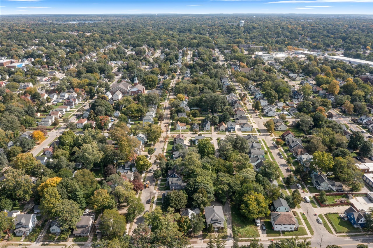 Photo 4 of Single family home for sale at 1340 Eastern Ave, Grand Rapids, MI 49507 | MLS# 70563044 | Listing updated on 2026-10-07