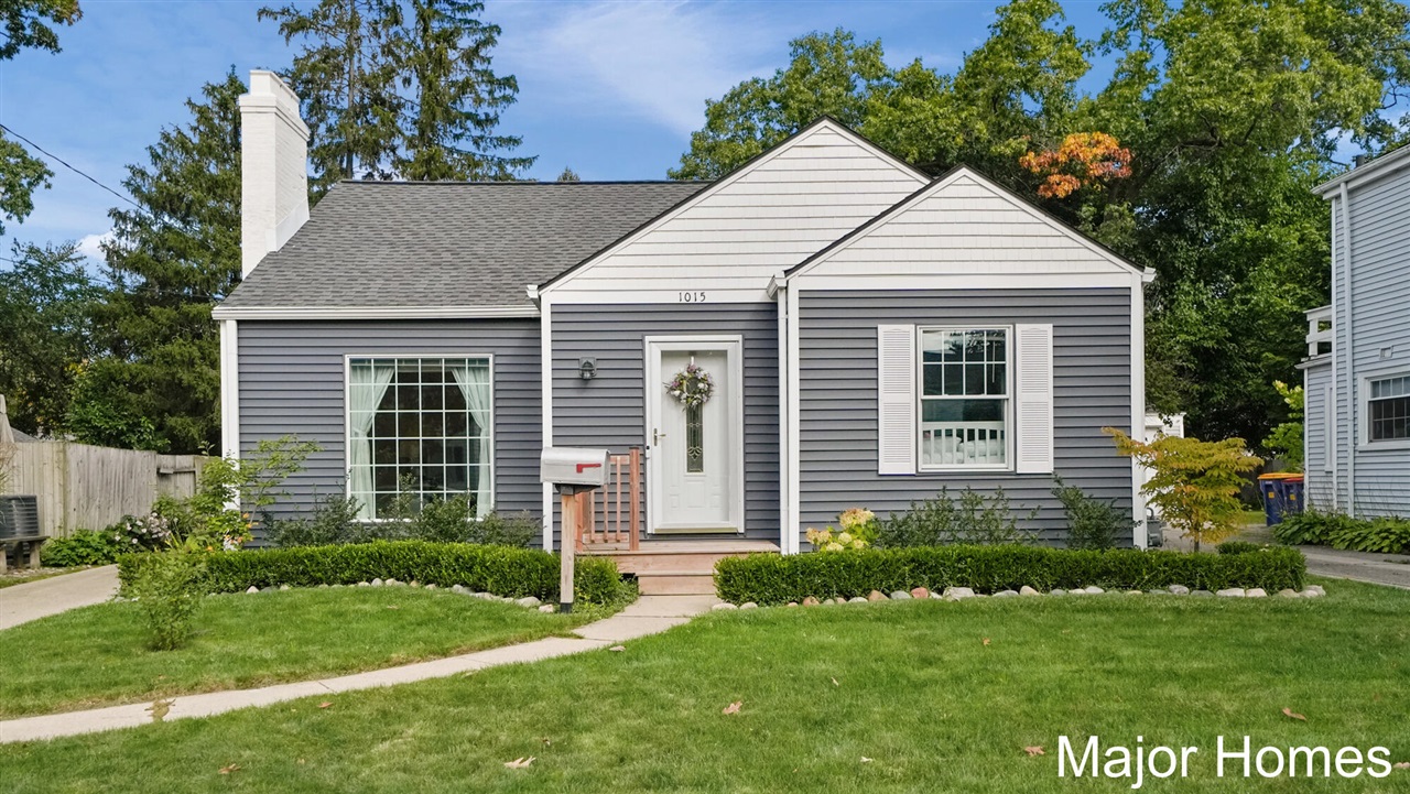 Photo 3 of Single family home for sale at 1015 Alger St, Grand Rapids, MI 49507 | MLS# 70563048 | Listing updated on 2026-10-08