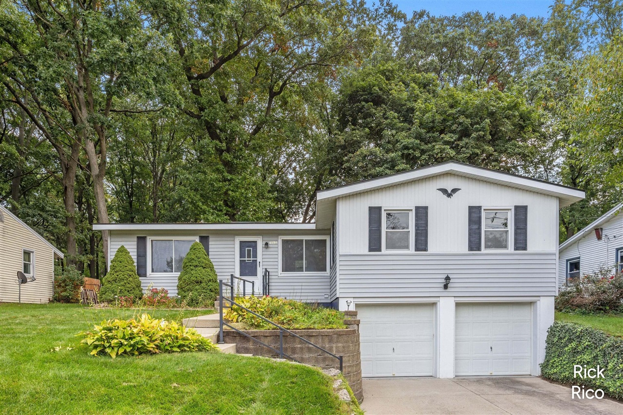 Photo 1 of Single family home for sale at 4890 Burgis Ave, Grand Rapids, MI 49508 | MLS# 70563109 | Listing updated on 2026-10-07