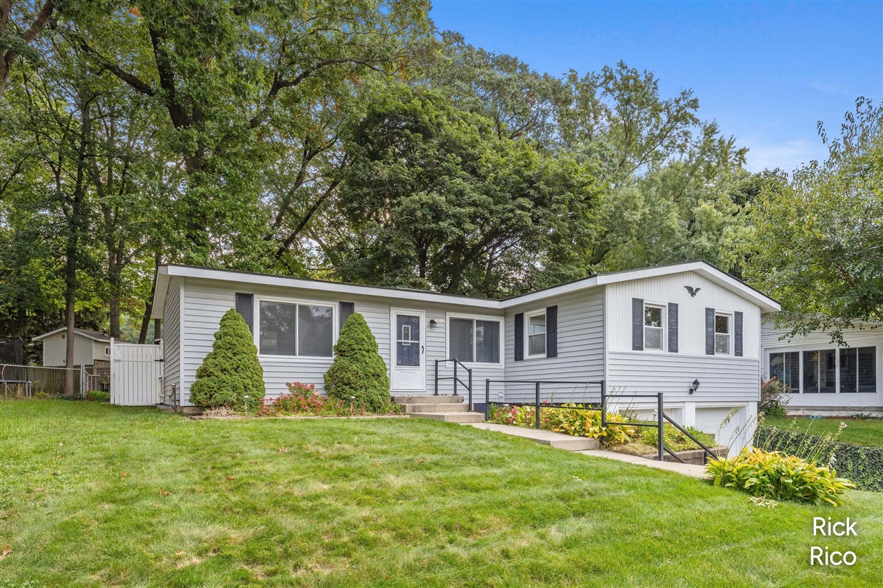 Photo 2 of Single family home for sale at 4890 Burgis Ave, Grand Rapids, MI 49508 | MLS# 70563109 | Listing updated on 2026-10-07