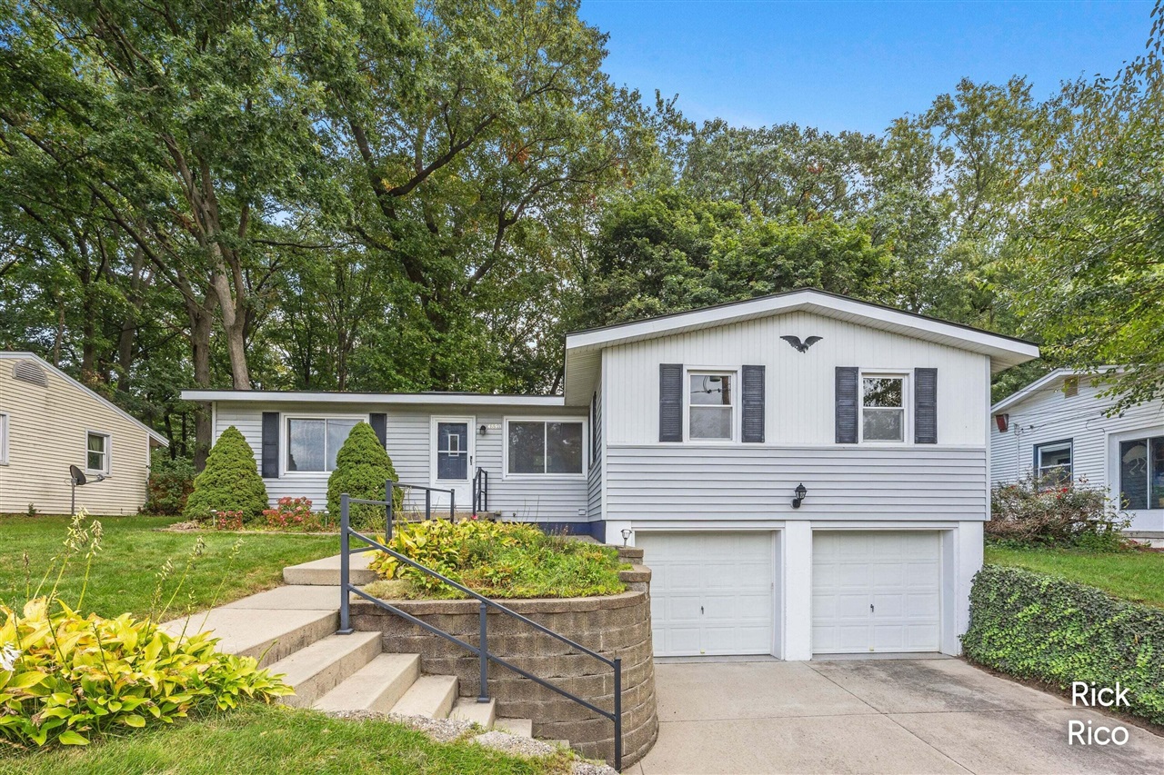 Photo 3 of Single family home for sale at 4890 Burgis Ave, Grand Rapids, MI 49508 | MLS# 70563109 | Listing updated on 2026-10-07
