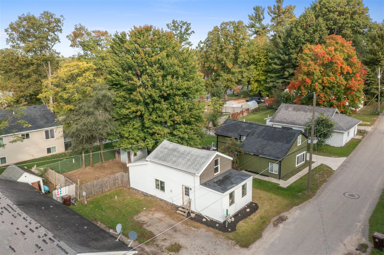 Photo 1 of Single family home for sale at 11921 Roxbury Dr, Sparta, MI 49345 | MLS# 70563124 | Listing updated on 2026-10-08