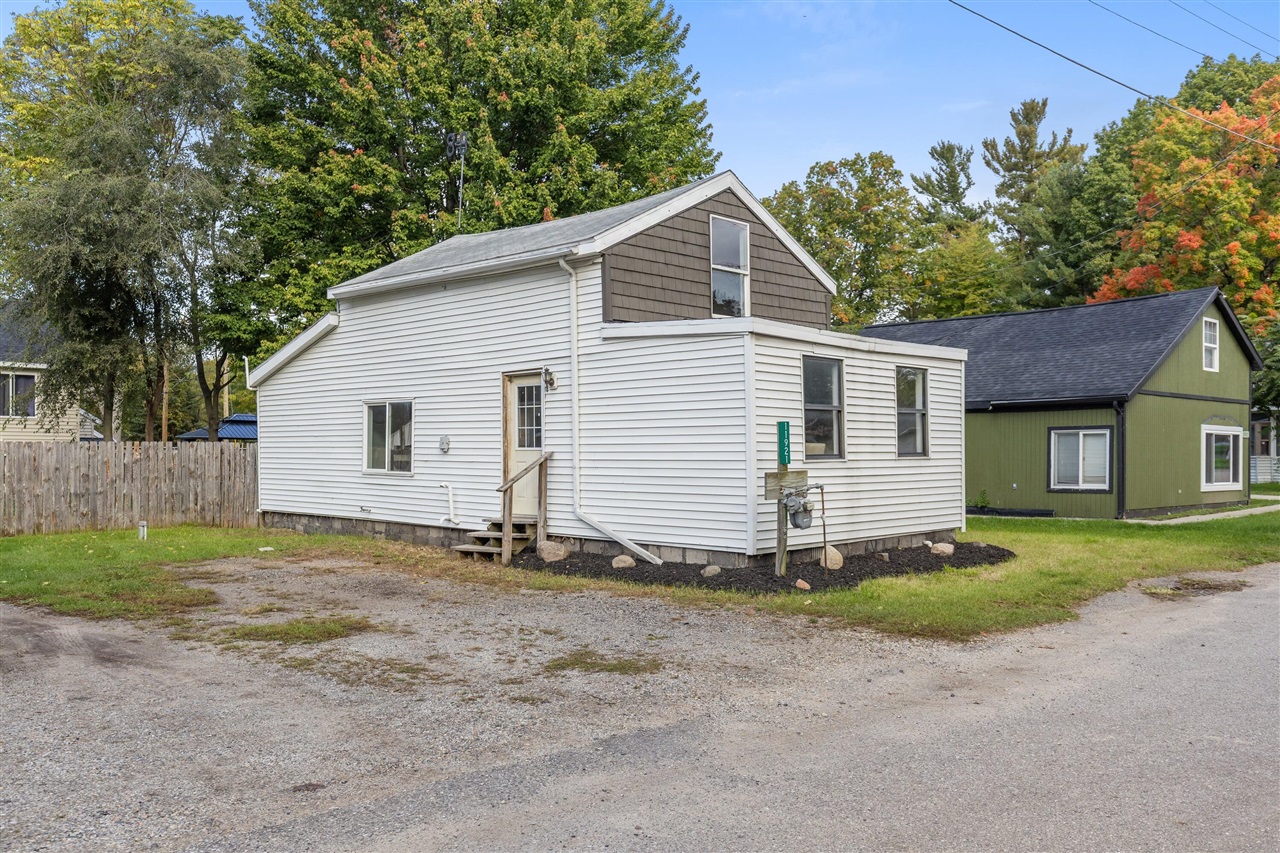 Photo 2 of Single family home for sale at 11921 Roxbury Dr, Sparta, MI 49345 | MLS# 70563124 | Listing updated on 2026-10-08