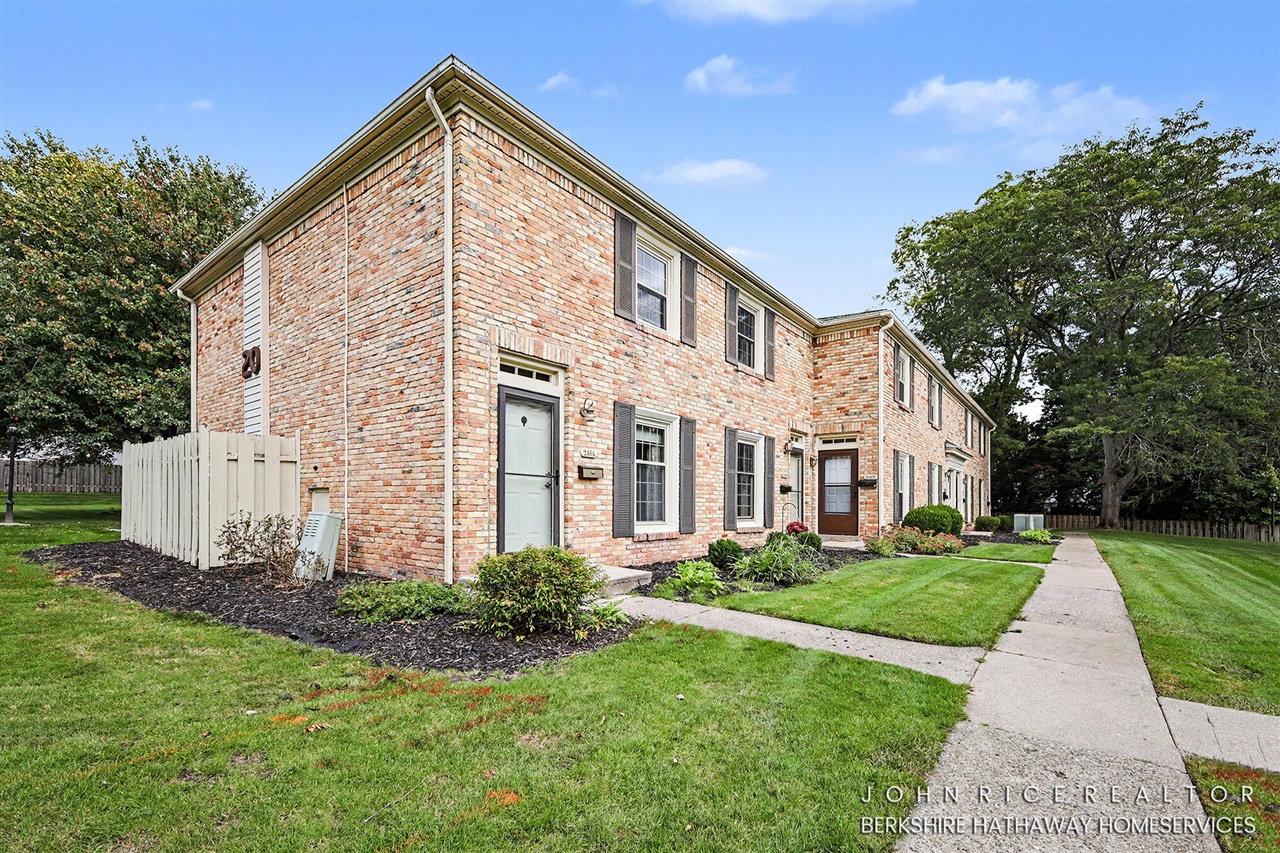 Photo 1 of Condo for sale at 2466 Abbington Dr, Grand Rapids, MI 49506 | MLS# 70563154 | Listing updated on 2026-10-07