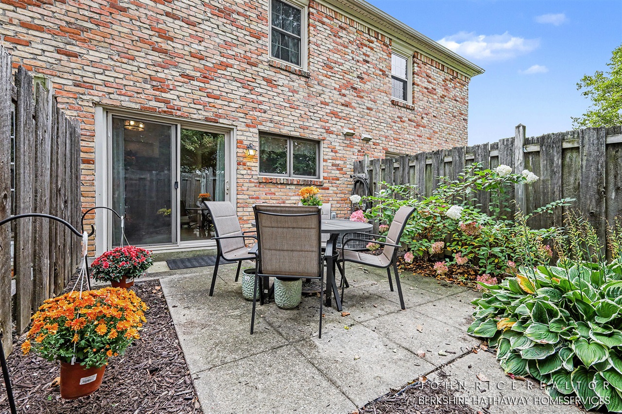 Photo 3 of Condo for sale at 2466 Abbington Dr, Grand Rapids, MI 49506 | MLS# 70563154 | Listing updated on 2026-10-07