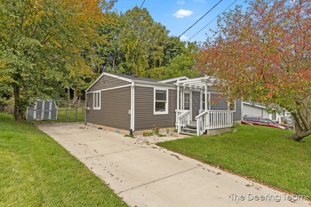 Photo 2 of Single family home for sale at 1865 Ball Ave, Grand Rapids, MI 49505 | MLS# 70563184 | Listing updated on 2026-10-08