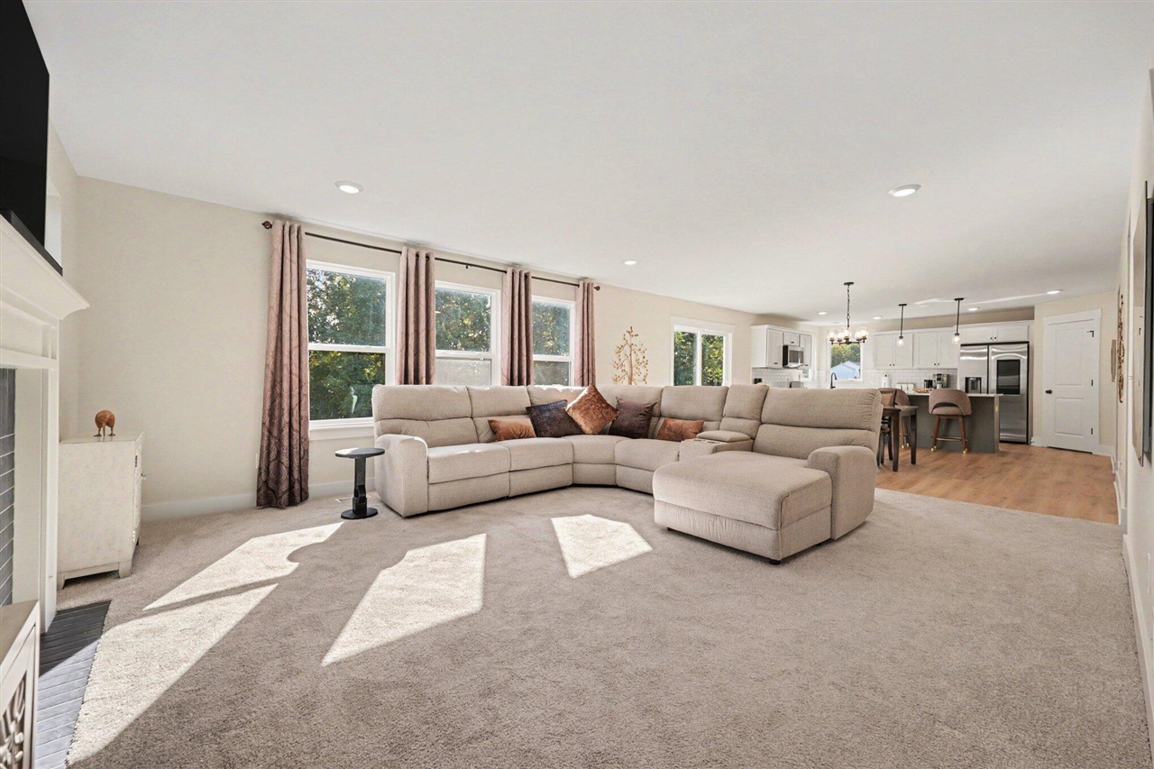 Photo 2 of Single family home for sale at 664 Elstar Dr, Rockford, MI 49341 | MLS# 70563188 | Listing updated on 2026-10-08