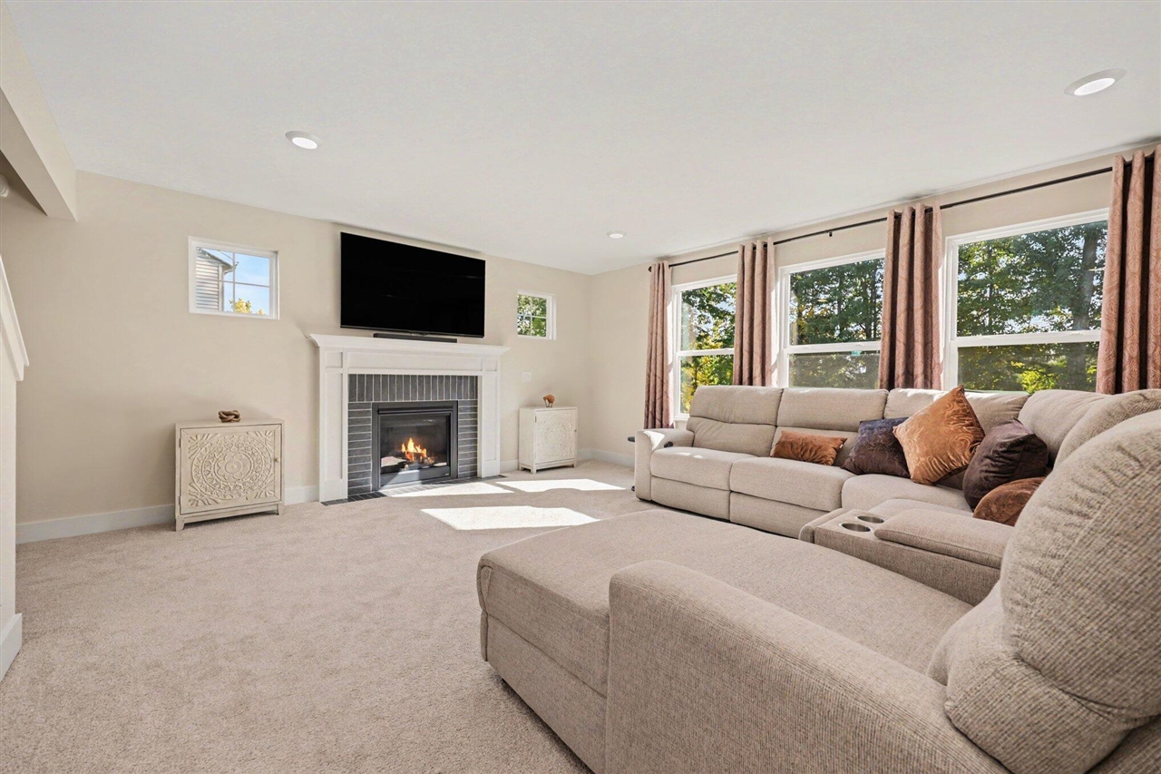 Photo 3 of Single family home for sale at 664 Elstar Dr, Rockford, MI 49341 | MLS# 70563188 | Listing updated on 2026-10-08