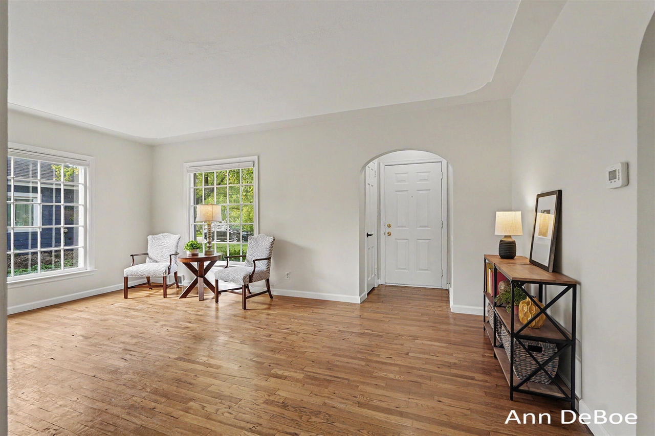 Photo 3 of Single family home for sale at 824 Union Ave, Grand Rapids, MI 49503 | MLS# 70563191 | Listing updated on 2026-10-08