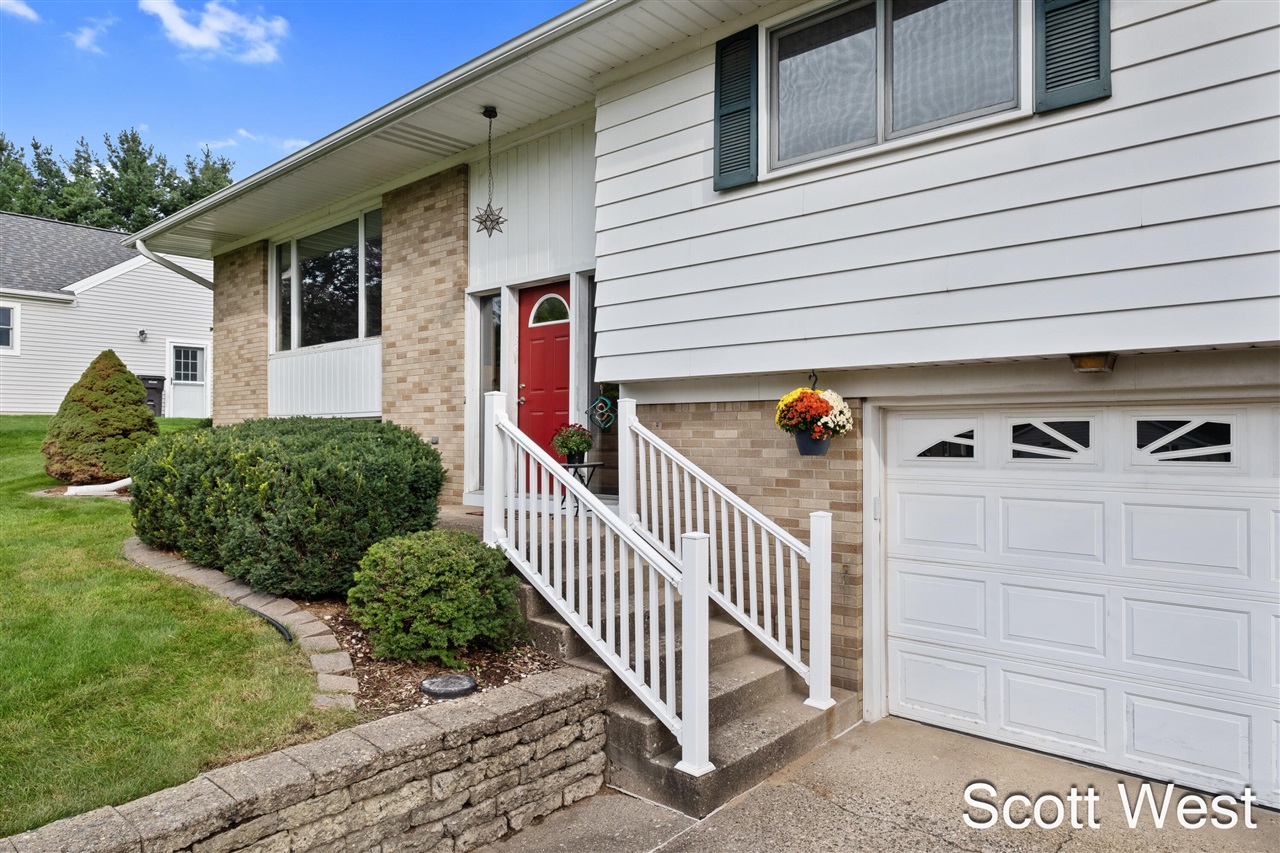 Photo 2 of Single family home for sale at 1645 Waldorf St, Grand Rapids, MI 49544 | MLS# 70563241 | Listing updated on 2026-10-08