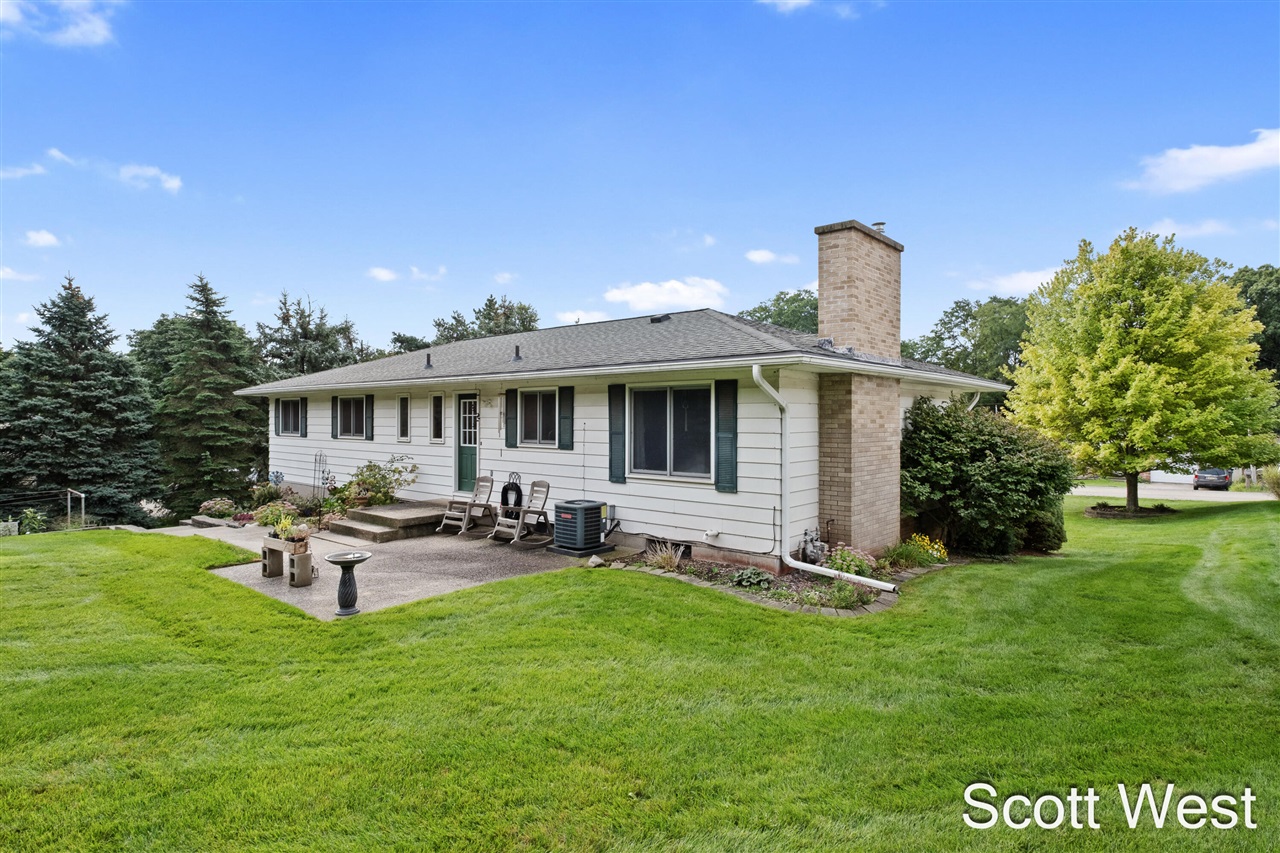 Photo 4 of Single family home for sale at 1645 Waldorf St, Grand Rapids, MI 49544 | MLS# 70563241 | Listing updated on 2026-10-08