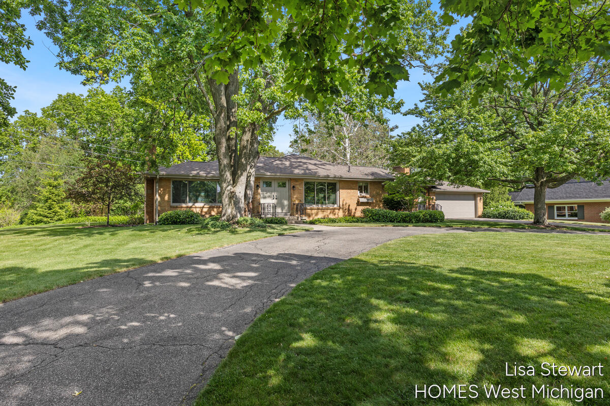 Photo 4 of Single family home for sale at 1410 Woodcliff Dr, Grand Rapids, MI 49506 | MLS# 70563256 | Listing updated on 2026-10-08