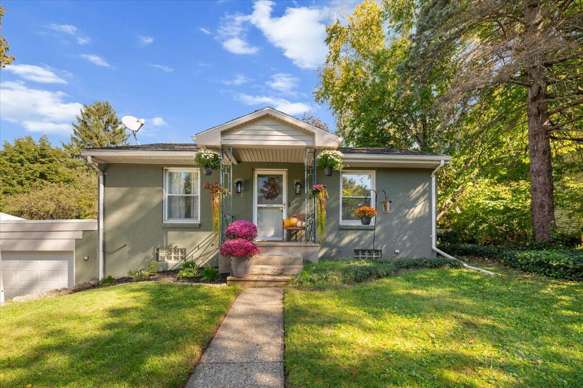 Photo 1 of Single family home for sale at 2926 Cheney Ave, Grand Rapids, MI 49505 | MLS# 70563275 | Listing updated on 2026-10-08