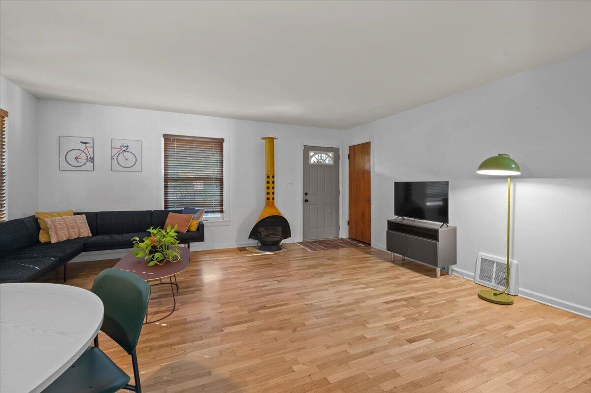 Photo 3 of Single family home for sale at 2926 Cheney Ave, Grand Rapids, MI 49505 | MLS# 70563275 | Listing updated on 2026-10-08