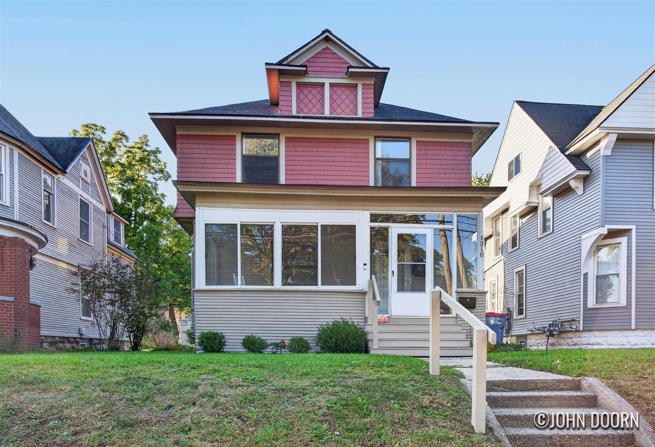 Photo 1 of Single family home for sale at 1318 Wealthy St, Grand Rapids, MI 49506 | MLS# 70563282 | Listing updated on 2026-10-08