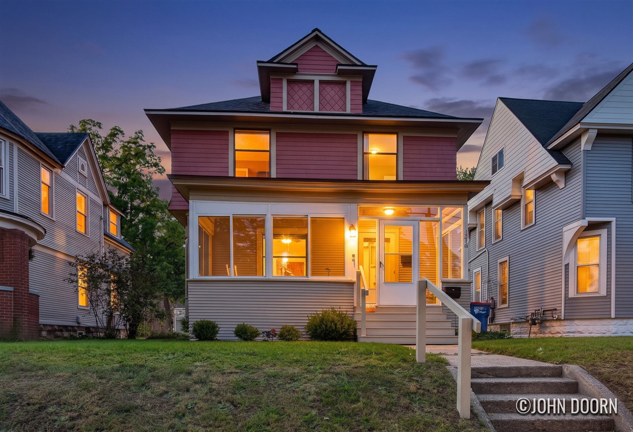 Photo 2 of Single family home for sale at 1318 Wealthy St, Grand Rapids, MI 49506 | MLS# 70563282 | Listing updated on 2026-10-08