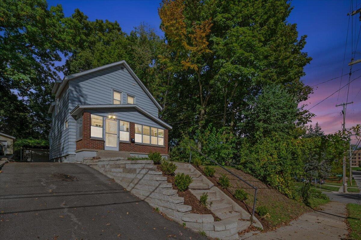 Photo 3 of Single family home for sale at 657 Lydia St, Grand Rapids, MI 49503 | MLS# 70563286 | Listing updated on 2026-10-08