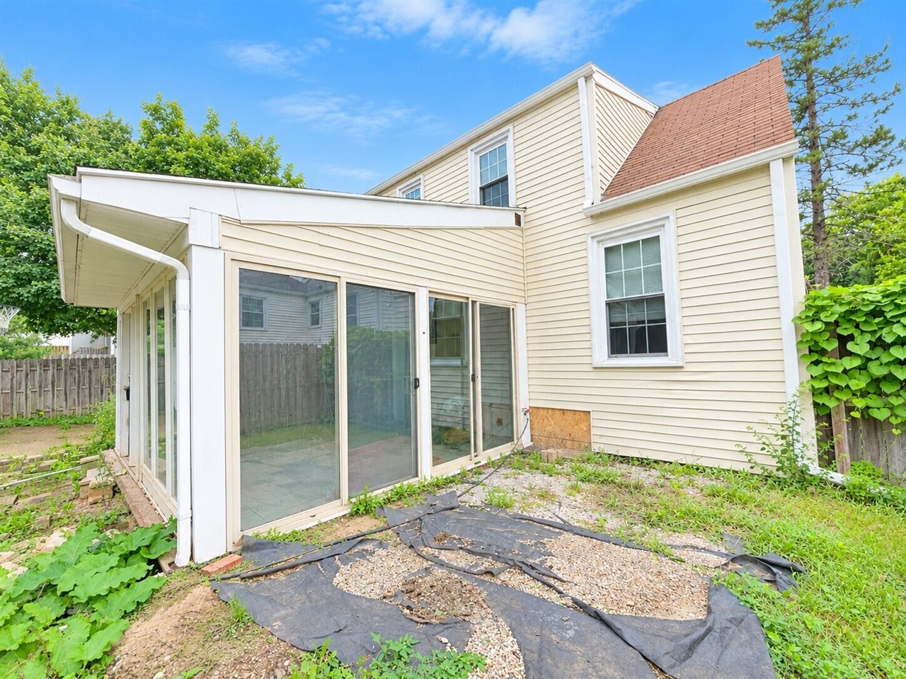 Photo 3 of Single family home for sale at 1822 Mayfair Dr, Grand Rapids, MI 49503 | MLS# 70563363 | Listing updated on 2026-10-09