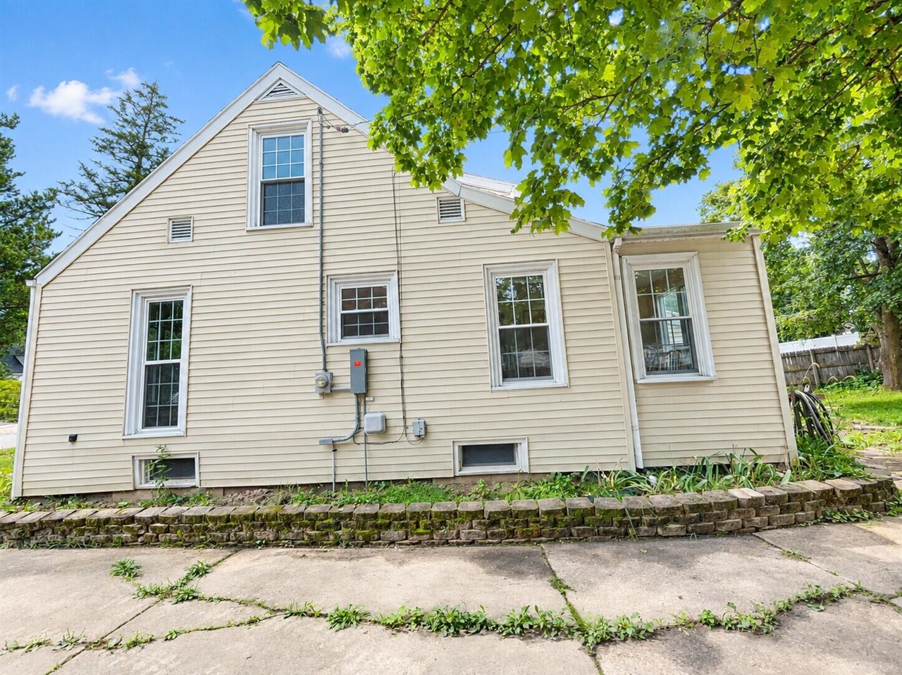Photo 3 of Single family home for sale at 1822 Mayfair Dr, Grand Rapids, MI 49503 | MLS# 70563363 | Listing updated on 2026-10-09