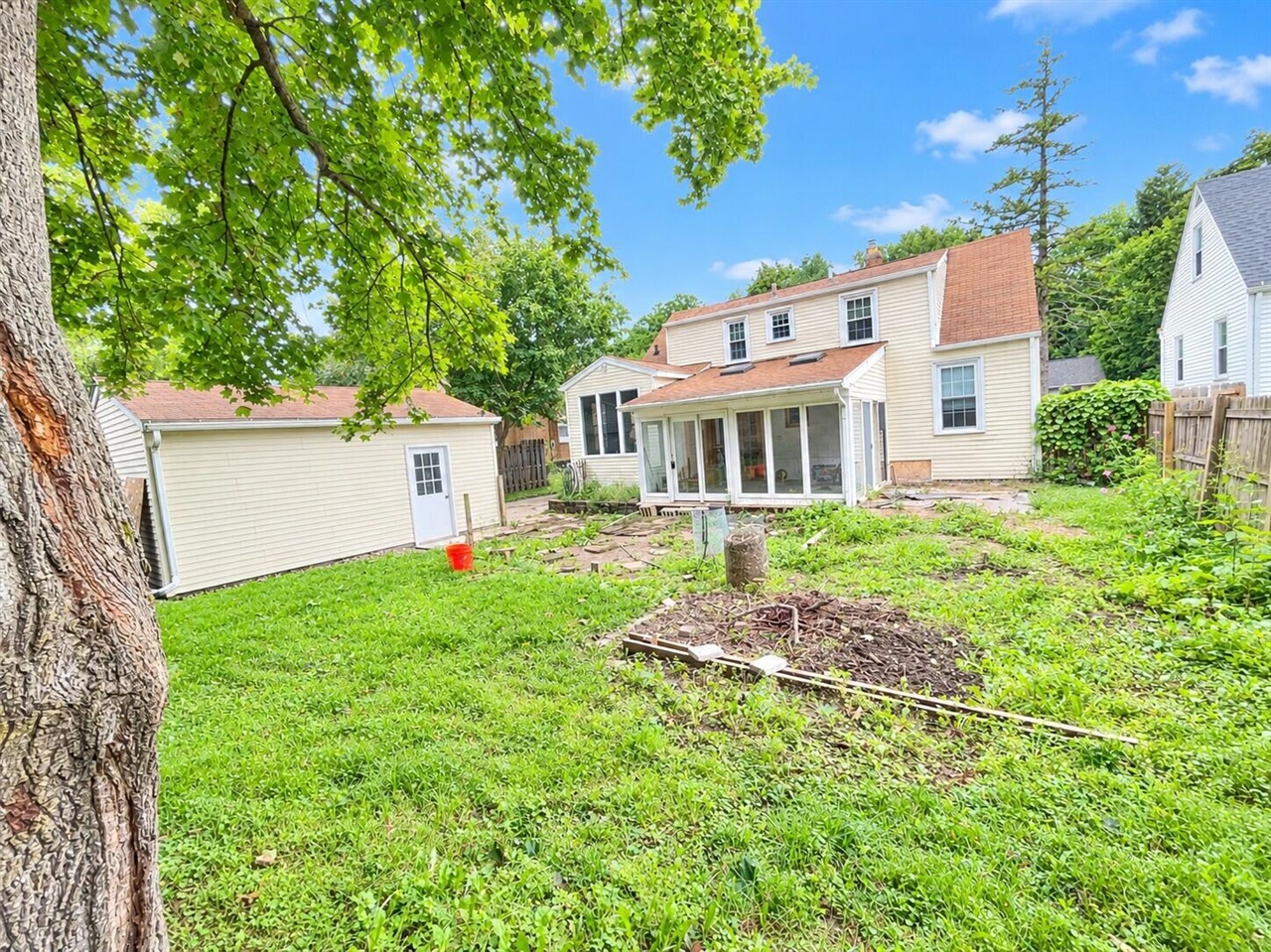 Photo 4 of Single family home for sale at 1822 Mayfair Dr, Grand Rapids, MI 49503 | MLS# 70563363 | Listing updated on 2026-10-09