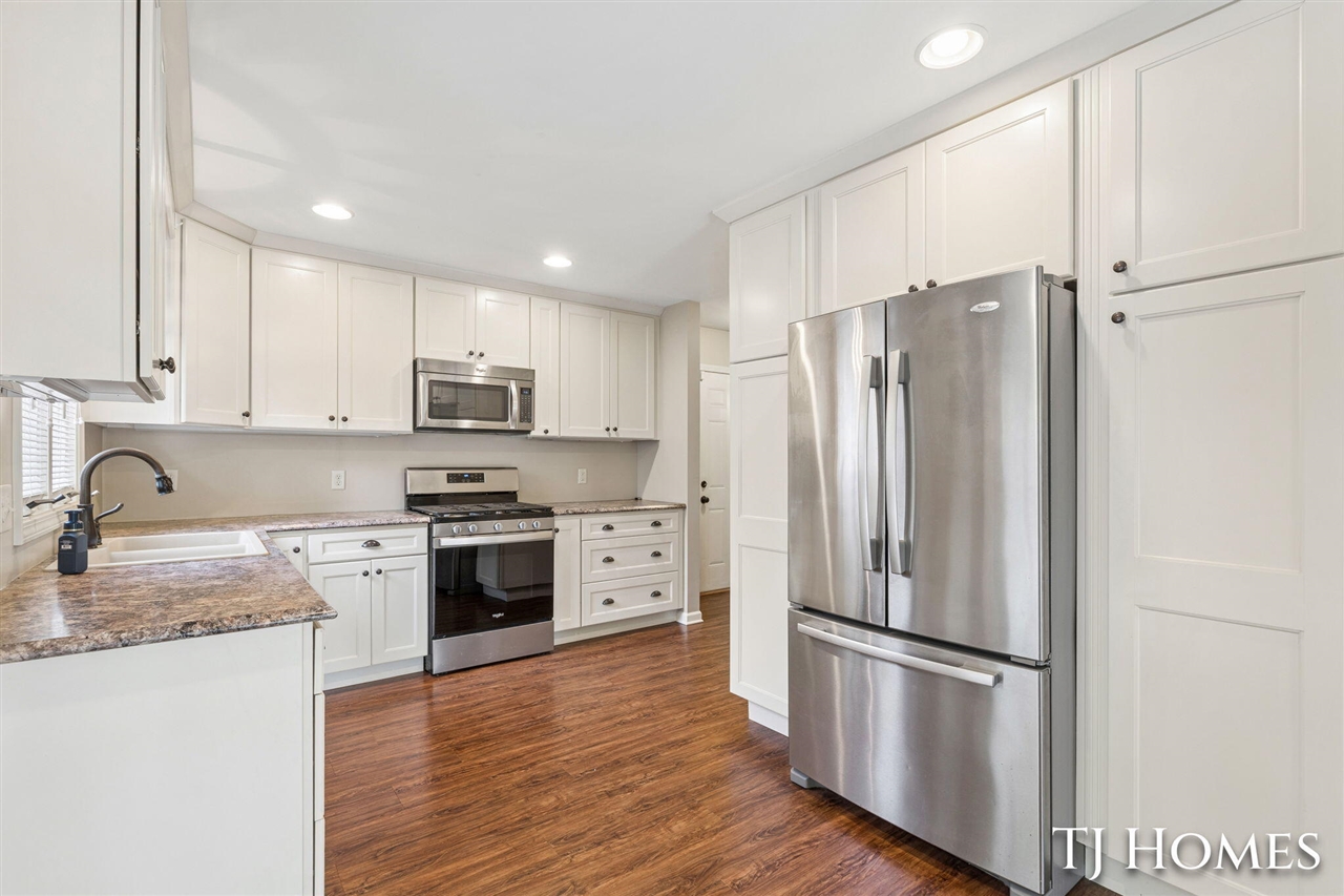 Photo 3 of Single family home for sale at 2472 Appleton Dr, Grand Rapids, MI 49525 | MLS# 70563375 | Listing updated on 2026-10-08