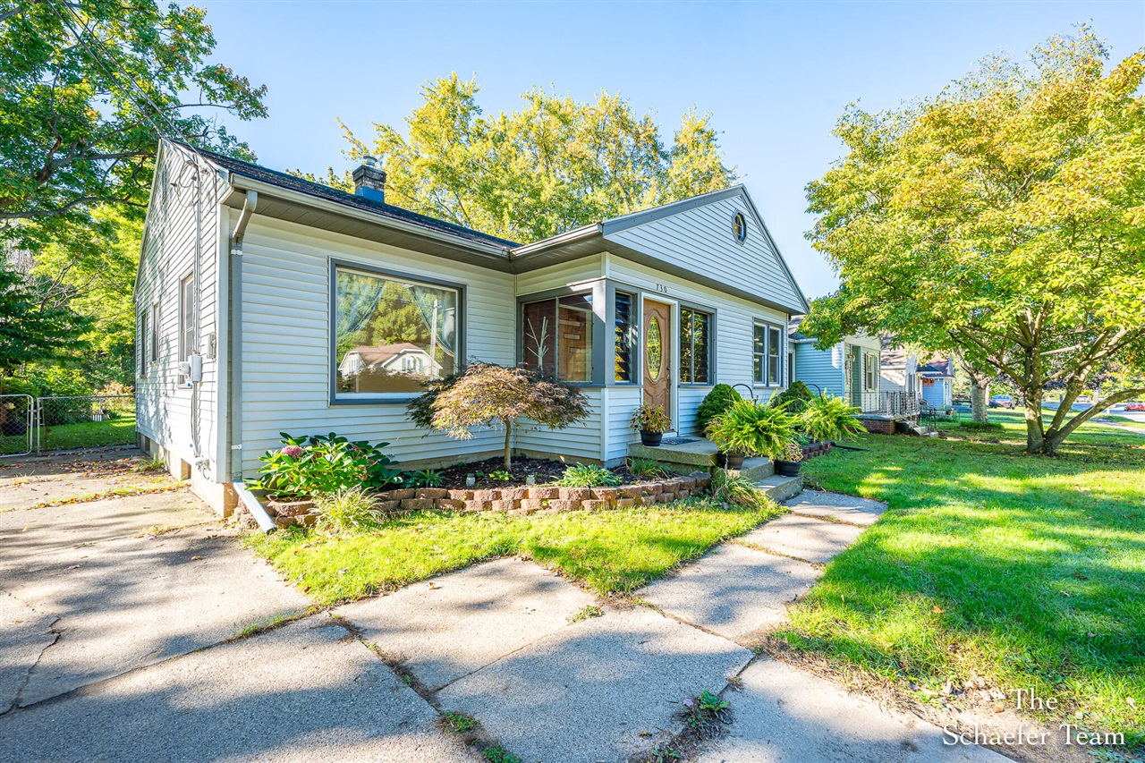 Photo 2 of Single family home for sale at 730 4 Mile Rd, Grand Rapids, MI 49525 | MLS# 70563488 | Listing updated on 2026-10-09