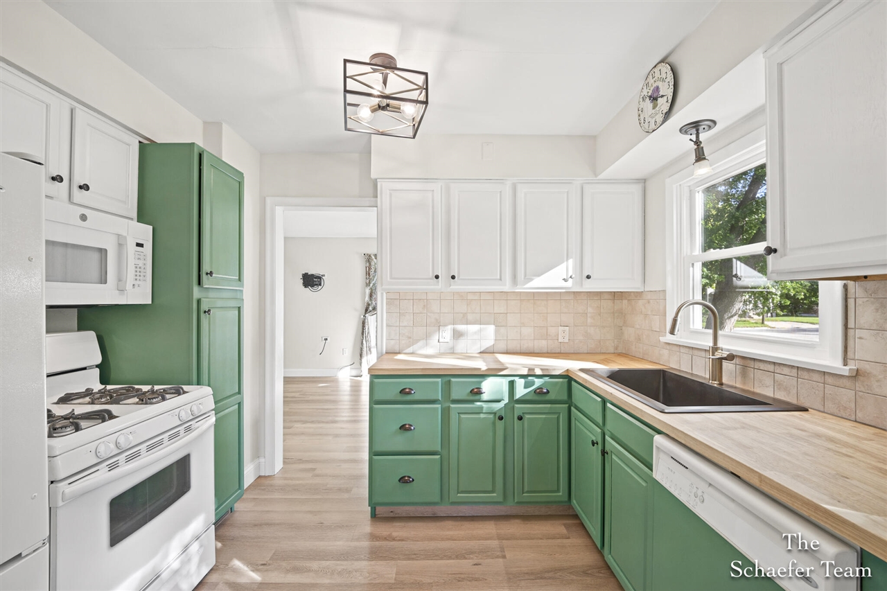 Photo 4 of Single family home for sale at 730 4 Mile Rd, Grand Rapids, MI 49525 | MLS# 70563488 | Listing updated on 2026-10-09