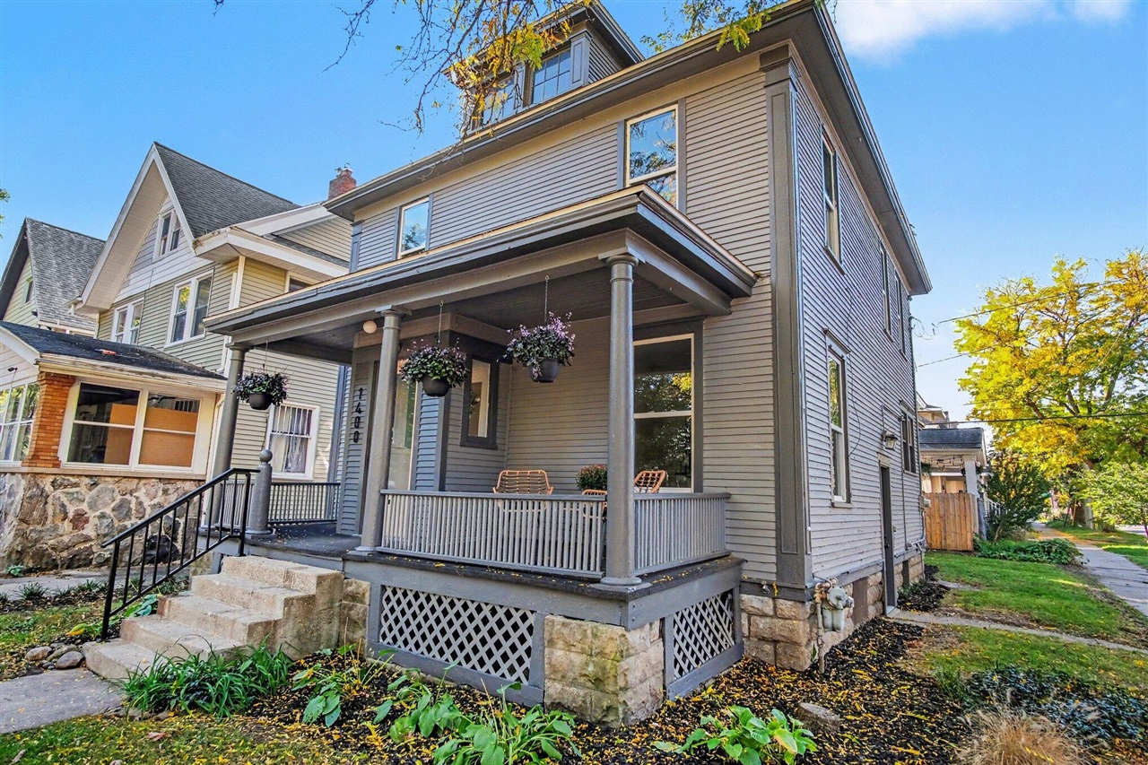 Photo 2 of Single family home for sale at 1400 Bemis St, Grand Rapids, MI 49506 | MLS# 70563496 | Listing updated on 2026-10-09