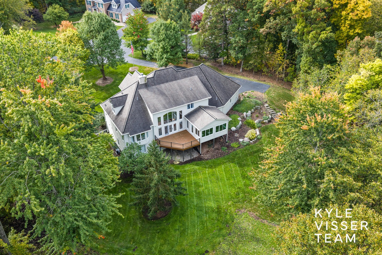 Photo 2 of Mansion for sale at 4804 Tall Pines Dr, Grand Rapids, MI 49546 | MLS# 70564022 | Listing updated on 2026-10-15