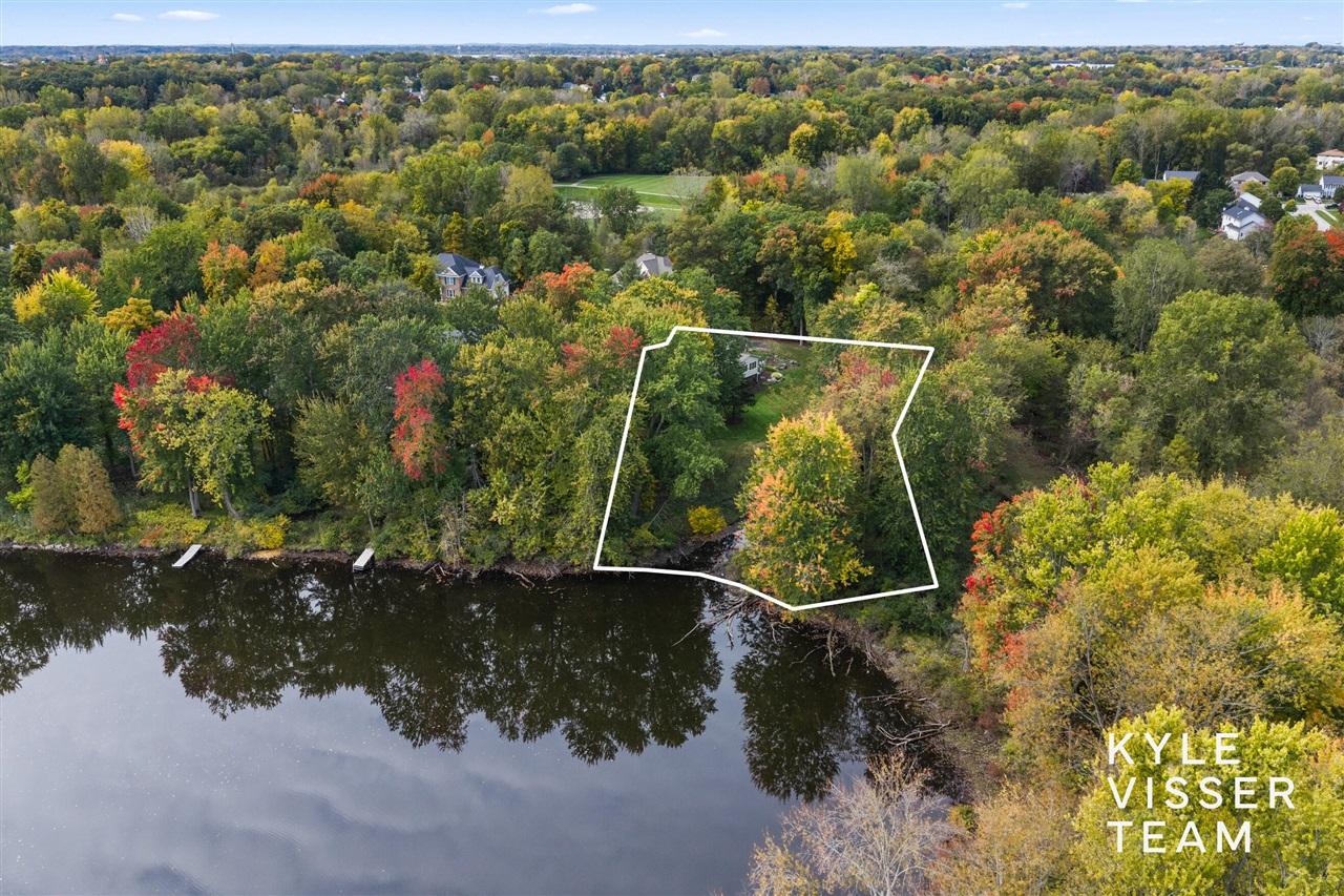 Photo 3 of Mansion for sale at 4804 Tall Pines Dr, Grand Rapids, MI 49546 | MLS# 70564022 | Listing updated on 2026-10-15