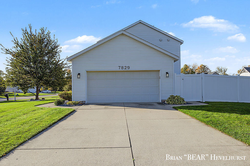 Photo 3 of Single family home for sale at 7829 Chelmsford Dr, Byron Center, MI 49315 | MLS# 70564471 | Listing updated on 2026-10-16