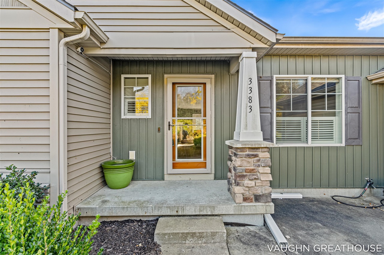 Photo 4 of Single family home for sale at 3383 Charlevoix Dr, Grand Rapids, MI 49546 | MLS# 70564484 | Listing updated on 2026-10-15