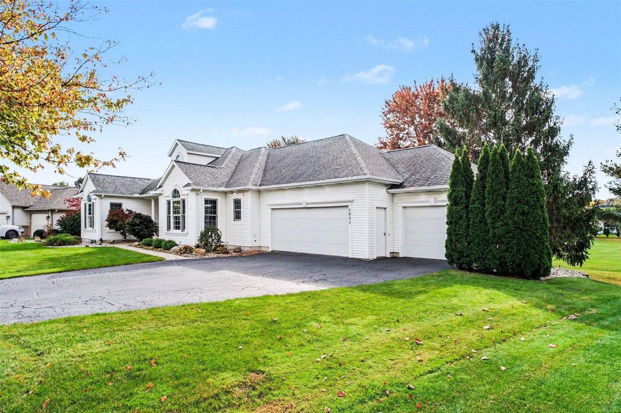 Photo 3 of Sale Pending at 5842 Julie St, Hudsonville, MI 49426 | MLS# 70564626 | Listing updated on 2026-10-20