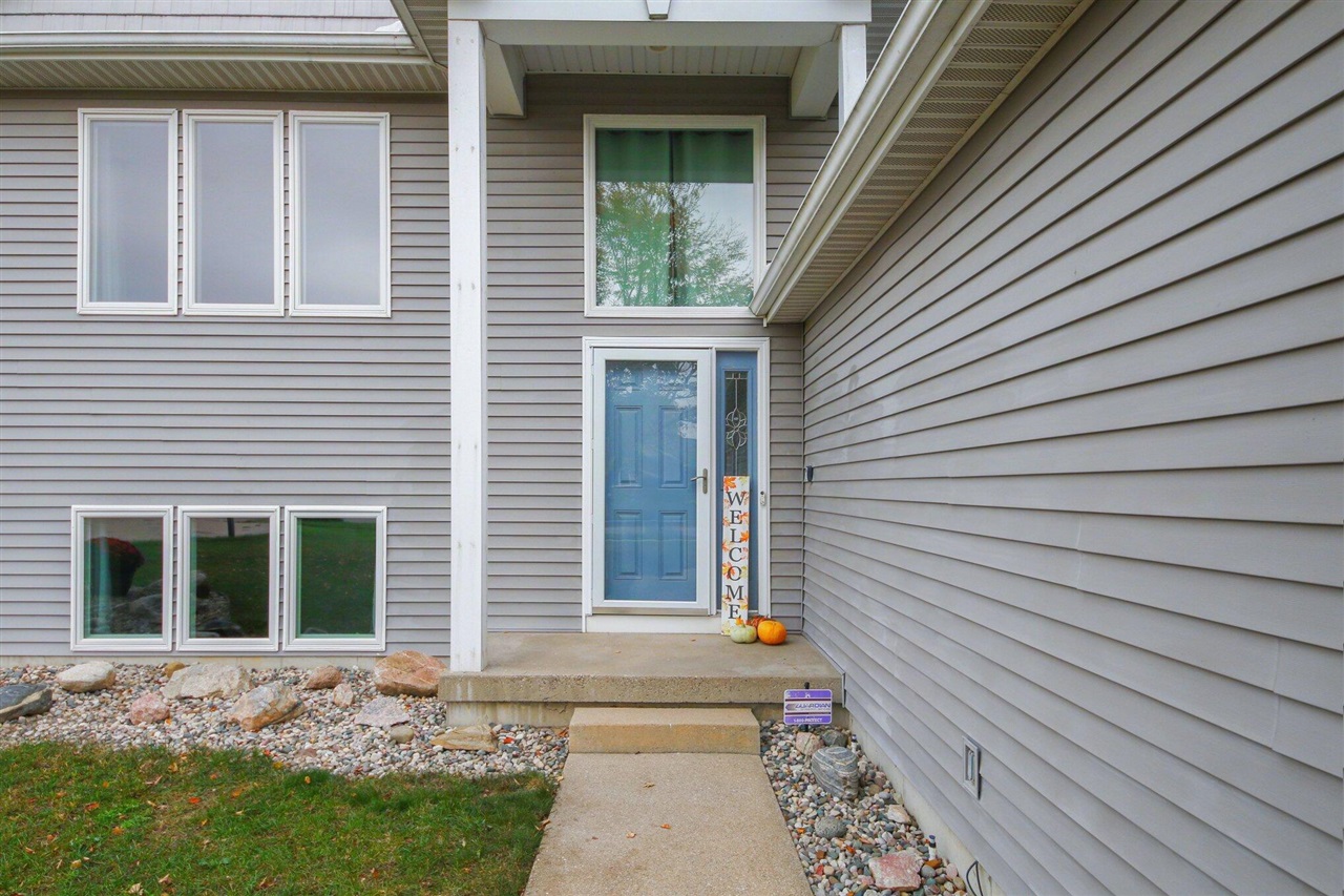 Photo 3 of Single family home for sale at 6187 Sheldon Dr, Hudsonville, MI 49426 | MLS# 70565032 | Listing updated on 2026-10-21