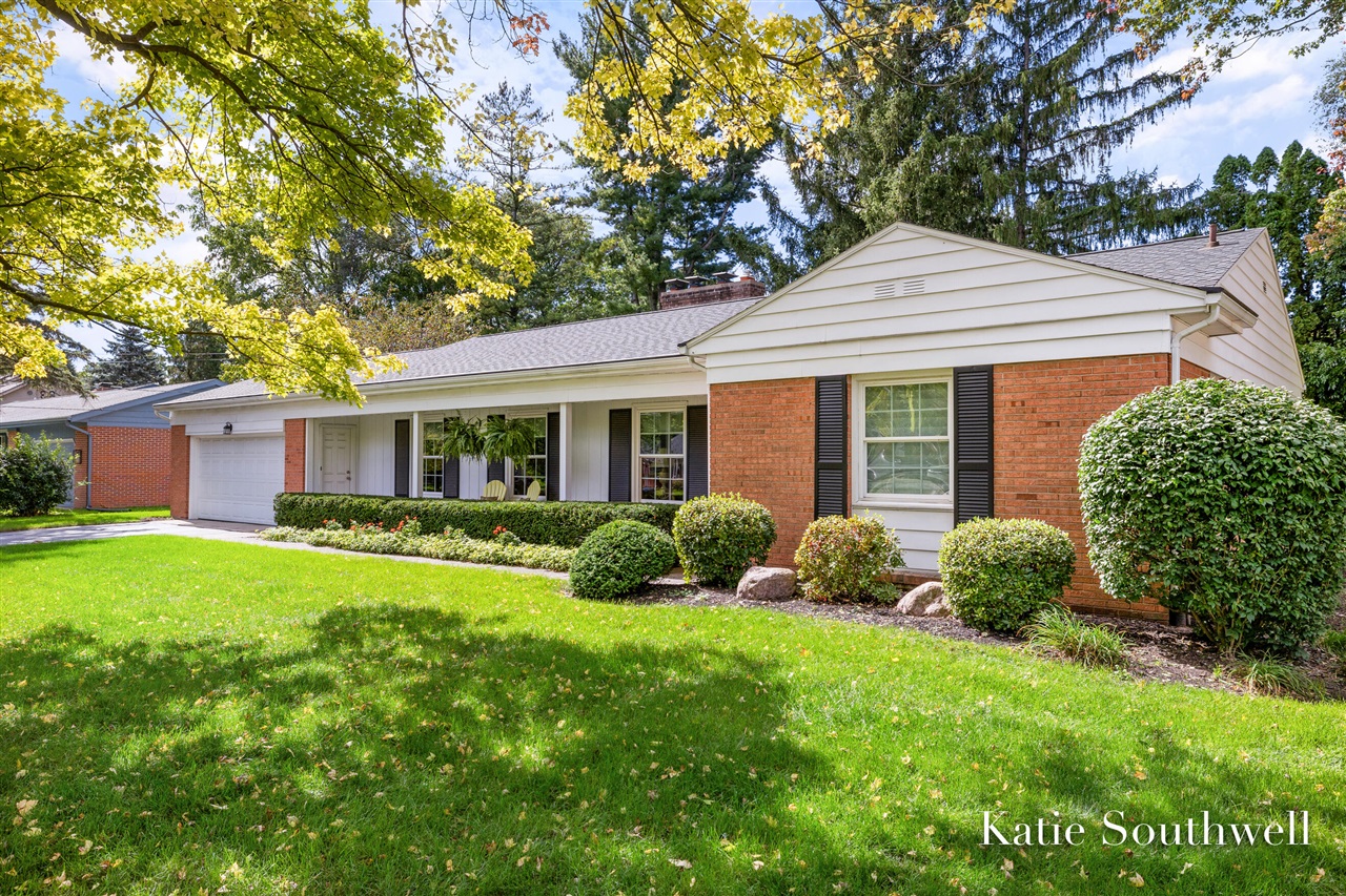 Photo 2 of Single family home for sale at 1739 Morningside Dr, Grand Rapids, MI 49506 | MLS# 70565173 | Listing updated on 2026-10-21