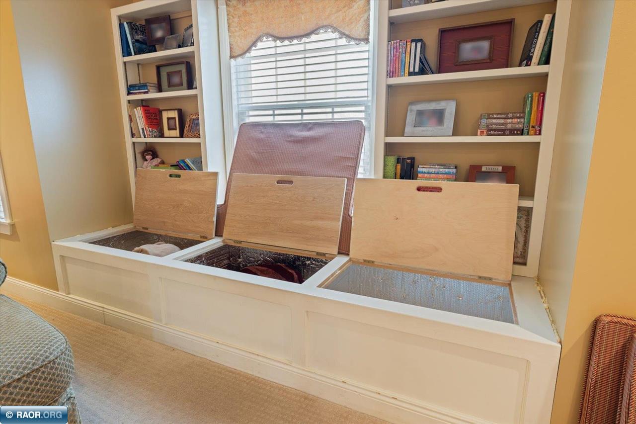 303 N Fairview Circle