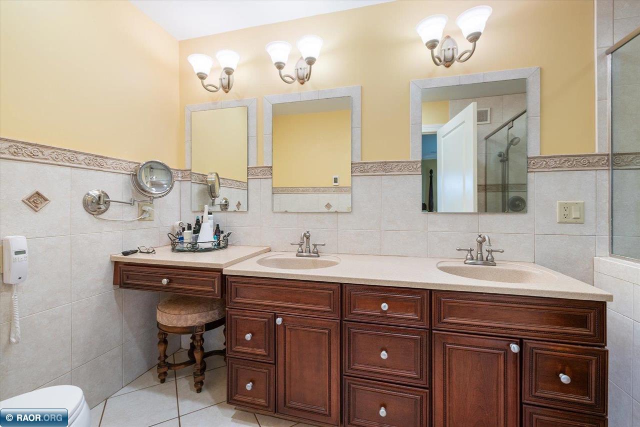 303 N Fairview Circle