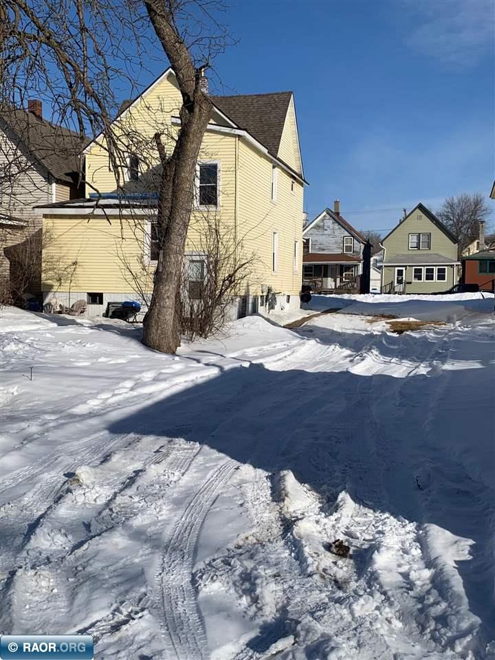 124 E 17th St, Hibbing, MN 55746 Listing Photo  2