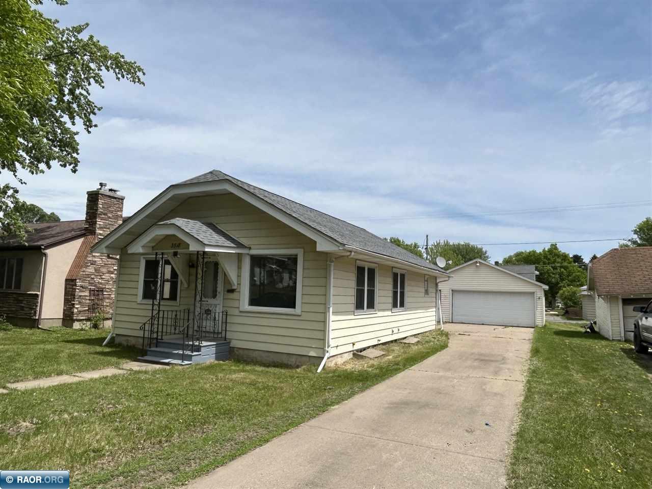 3518 W 2nd Ave, Hibbing, MN 55746 Listing Photo  2