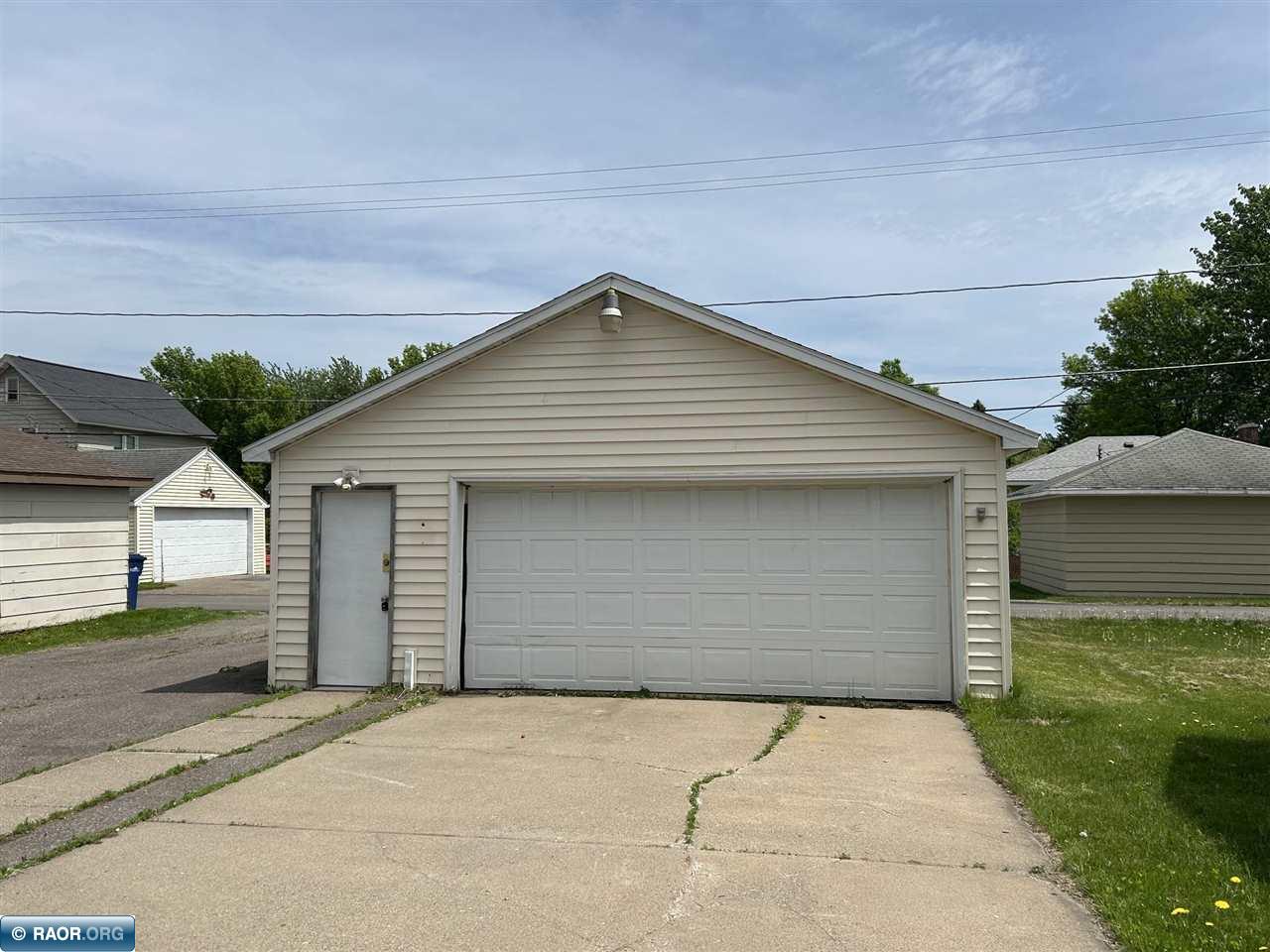 3518 W 2nd Ave, Hibbing, MN 55746 Listing Photo  16
