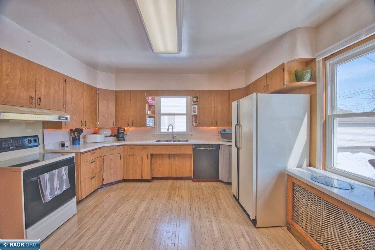 1522 13th Ave E, Hibbing, MN 55746 Listing Photo  9