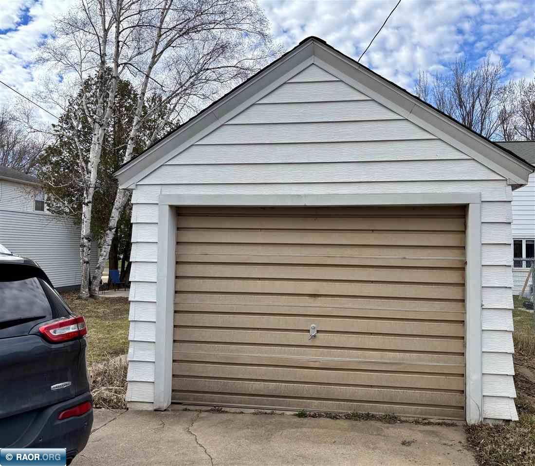 910 Minnesota Street, Hibbing, MN 55746 Listing Photo  8