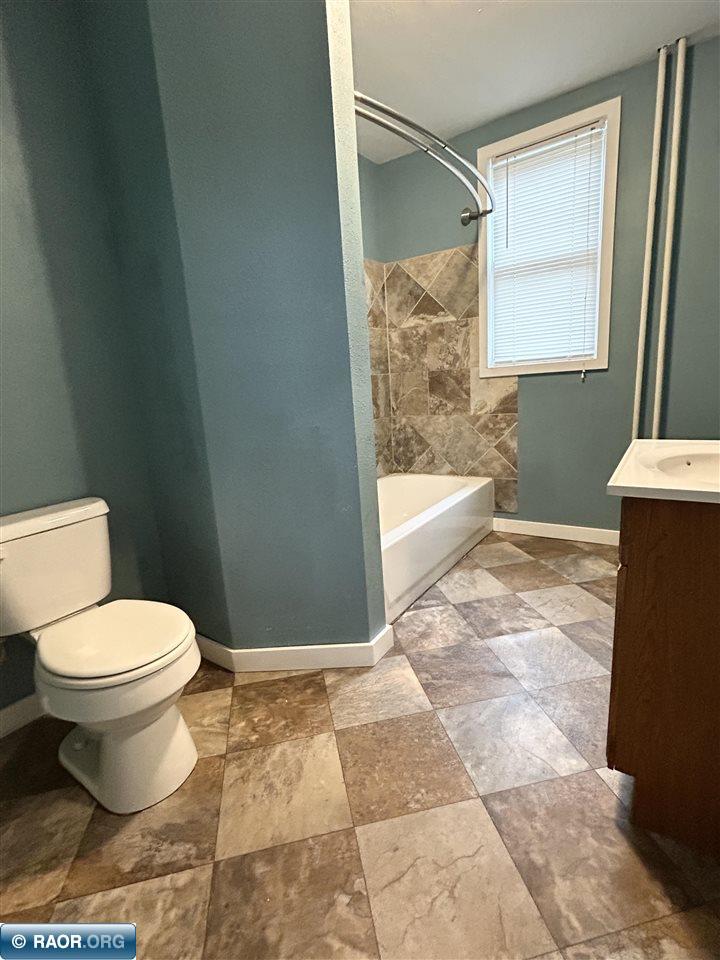 2605 E 4th Ave, Hibbing, MN 55746 Listing Photo  12