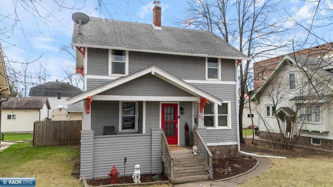 814 E Howard St, Hibbing, MN 55746 Listing Photo  1