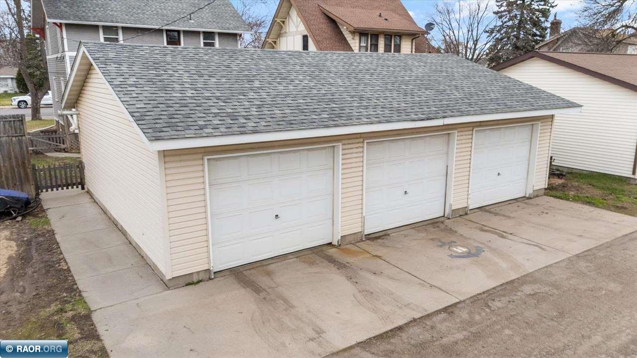 814 E Howard St, Hibbing, MN 55746 Listing Photo  2