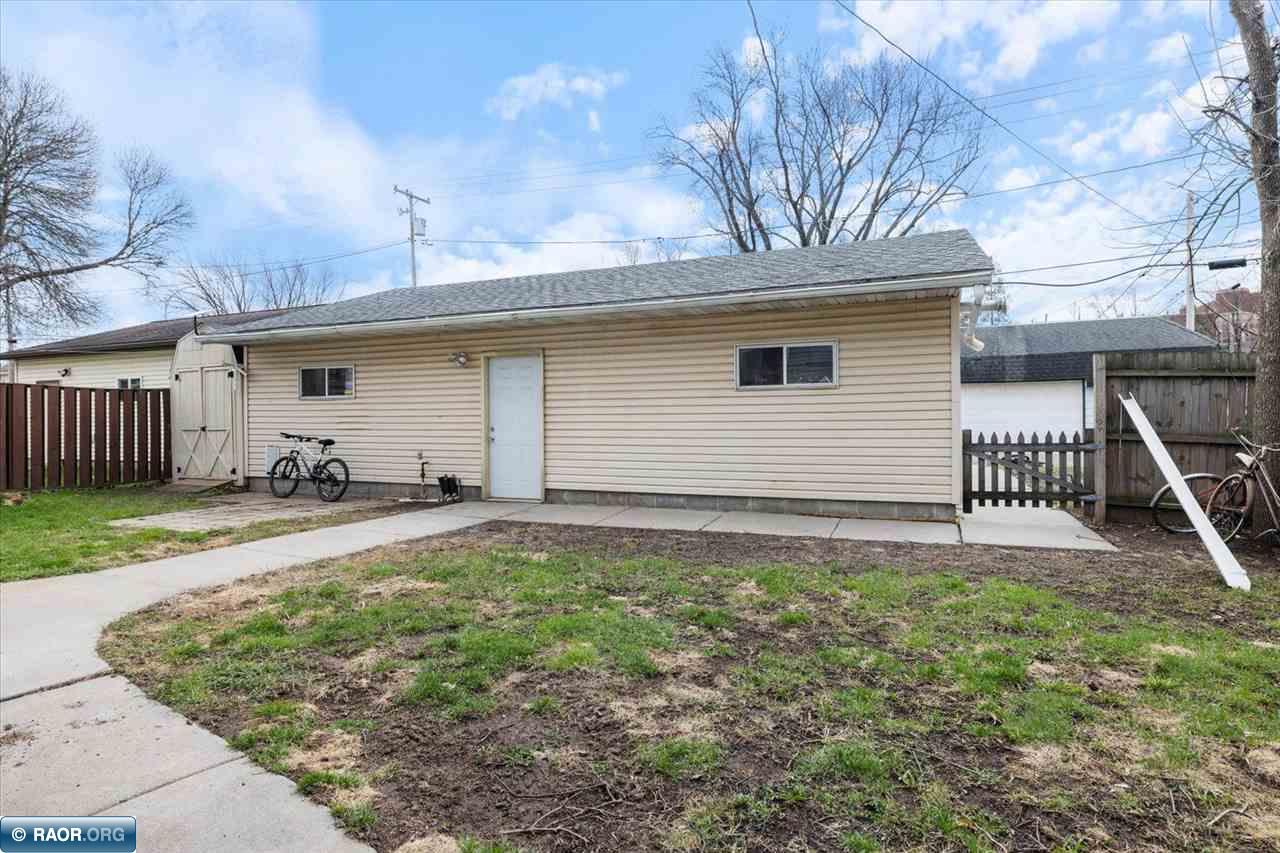 814 E Howard St, Hibbing, MN 55746 Listing Photo  11