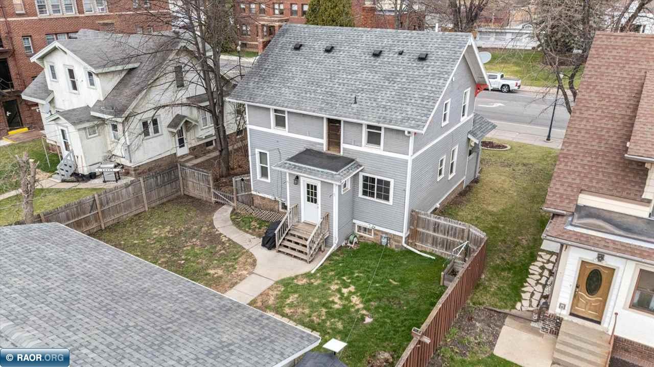 814 E Howard St, Hibbing, MN 55746 Listing Photo  3