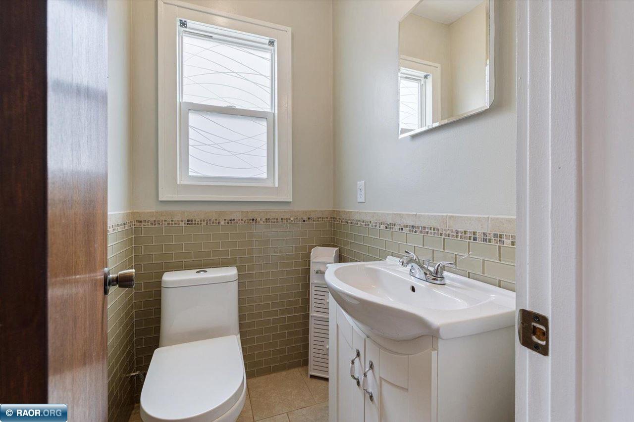 814 E Howard St, Hibbing, MN 55746 Listing Photo  24